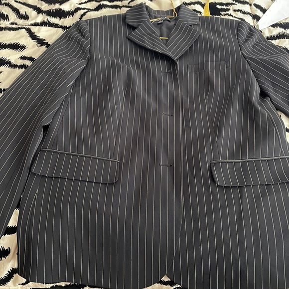 Elizabeth & James stripped blazer, size 4 - Picture 3 of 7